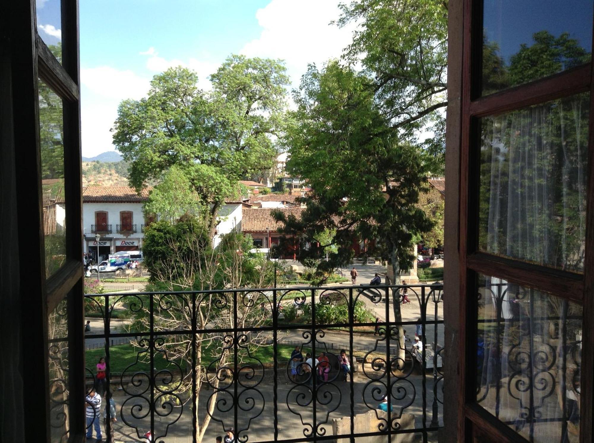 Posada De San Agustin Patzcuaro Exterior photo